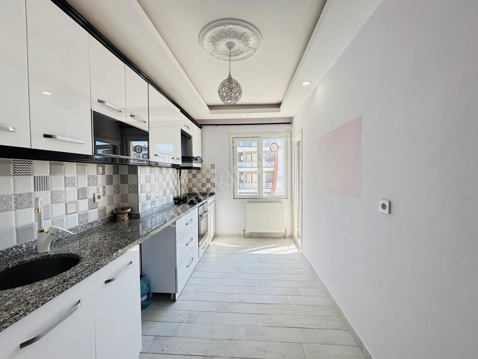 Güven'den Tepe'de Muhteşem Konum'da İskanlı Fırsat 2+1 Daire - Görsel 4