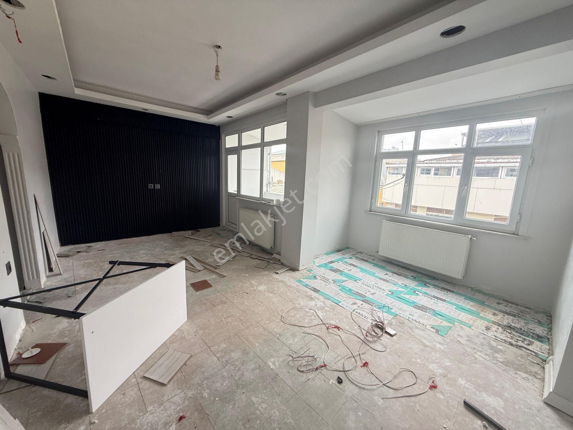Loft'tan Kemalpaşa'da Kentsele Girmiş Binada Satılık 2+1 5.kat. - Görsel 2