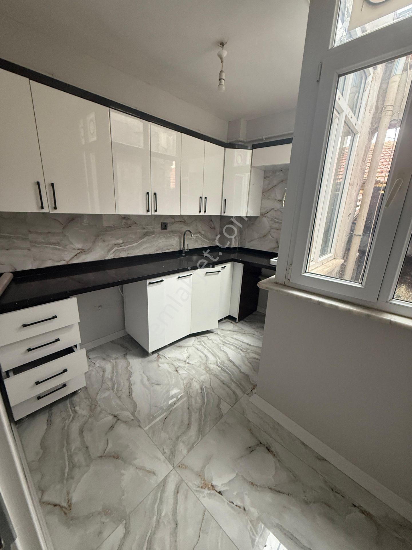 Loft'tan Kemalpaşa'da Kentsele Girmiş Binada Satılık 2+1 5.kat. - Görsel 4