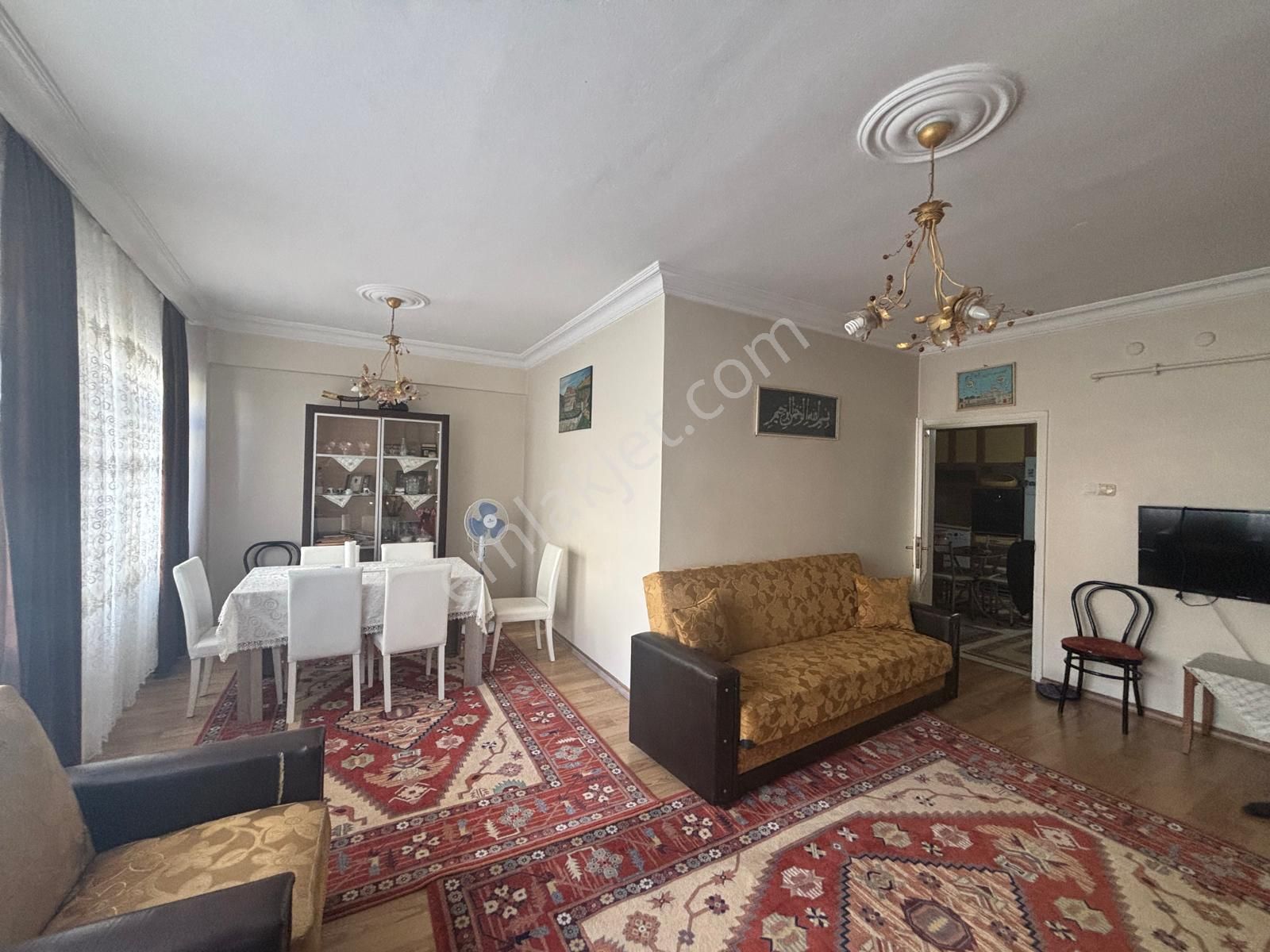 Kadıköy Yeldeğirmeninde Full Eşyalı Satılık 2+1 Daire