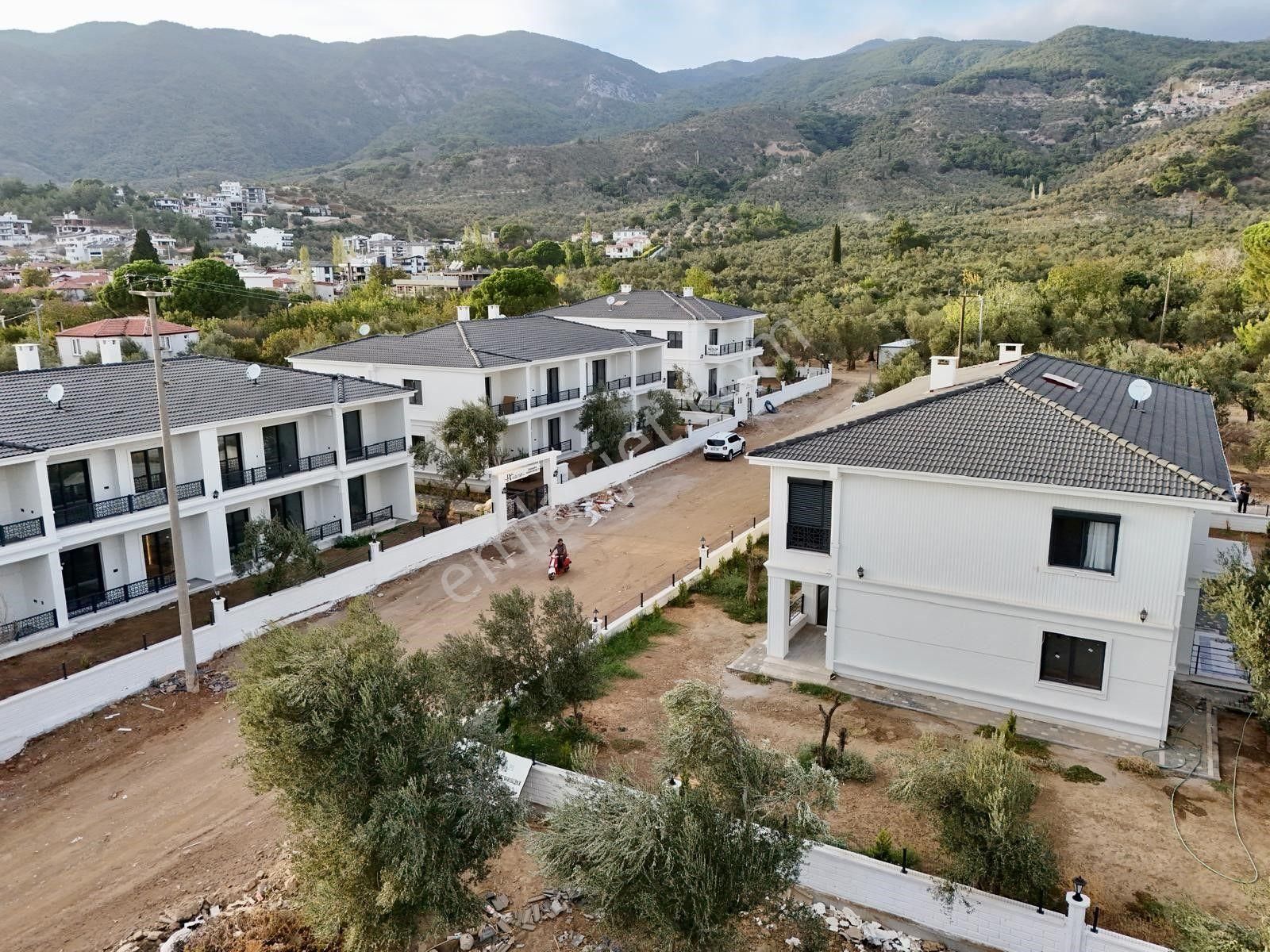 Akçay Aras Emlaktan Gürede Geniş Bahçe Kullanımlı 2+1 Daireler - Görsel 3