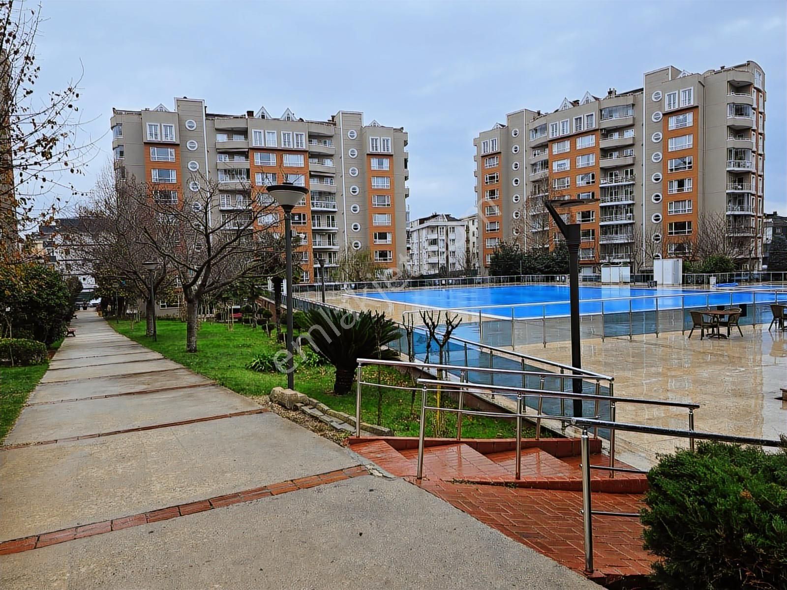 Çekmeköy Sitede Keyifli 3+1 Özel Bahçe Dubleks Daire