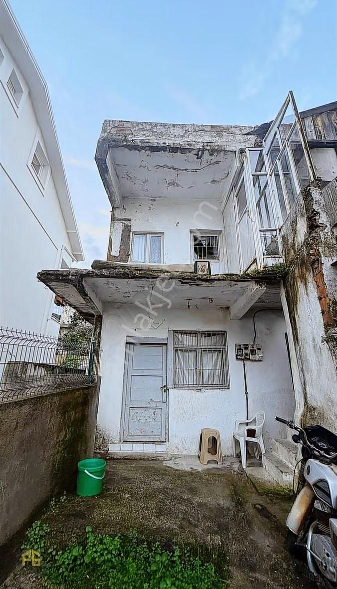 Kesikkapı Mah. Deniz Manzaralı Satılık 3 Katlı Müstakil Ev