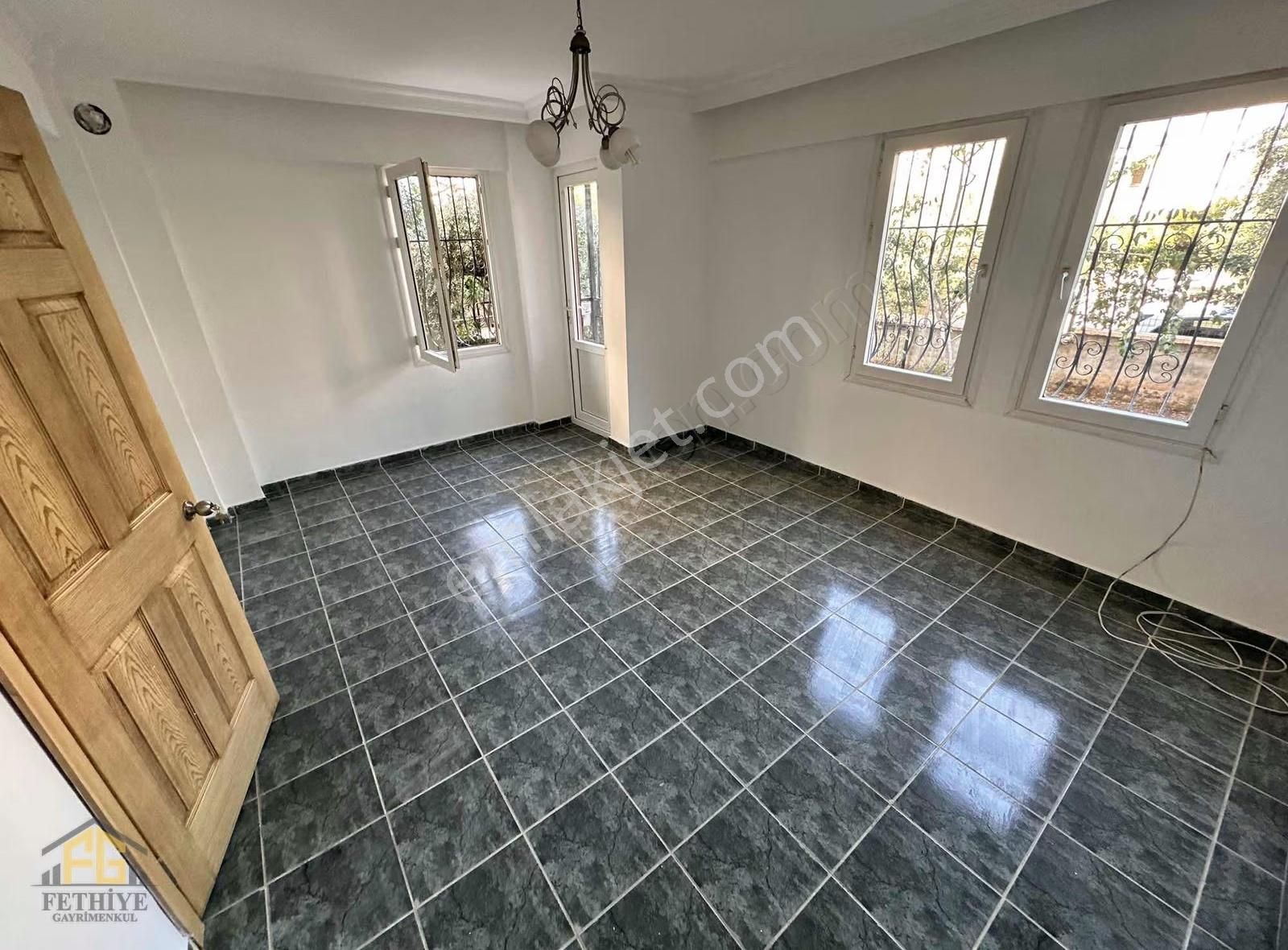 Taşyaka Baha Şıkman Cad. Yakını Kiralık 2+1 Yüksek Giriş Daire.