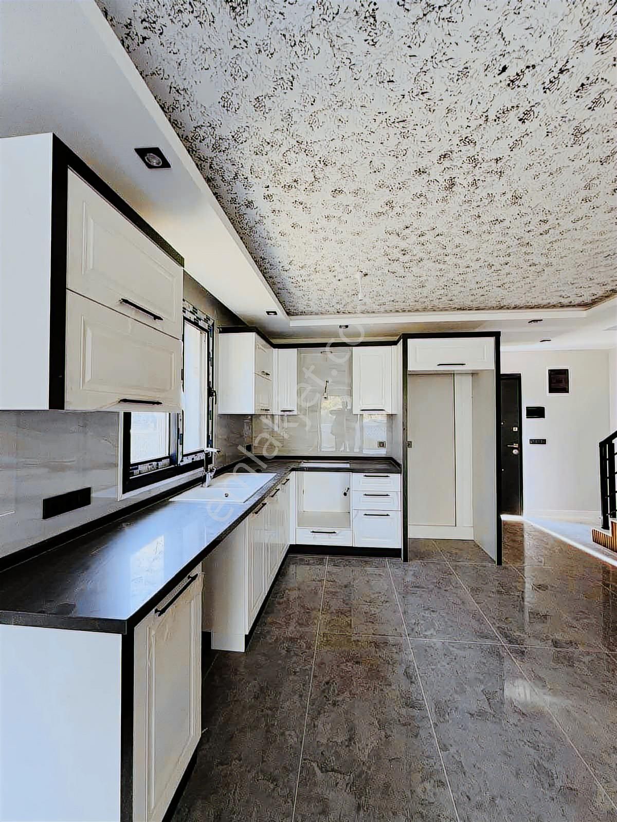 Hazar Gayrimenkulden 310 M2 Arsalı Güzelçamlıda 3+1 Villa - Görsel 6