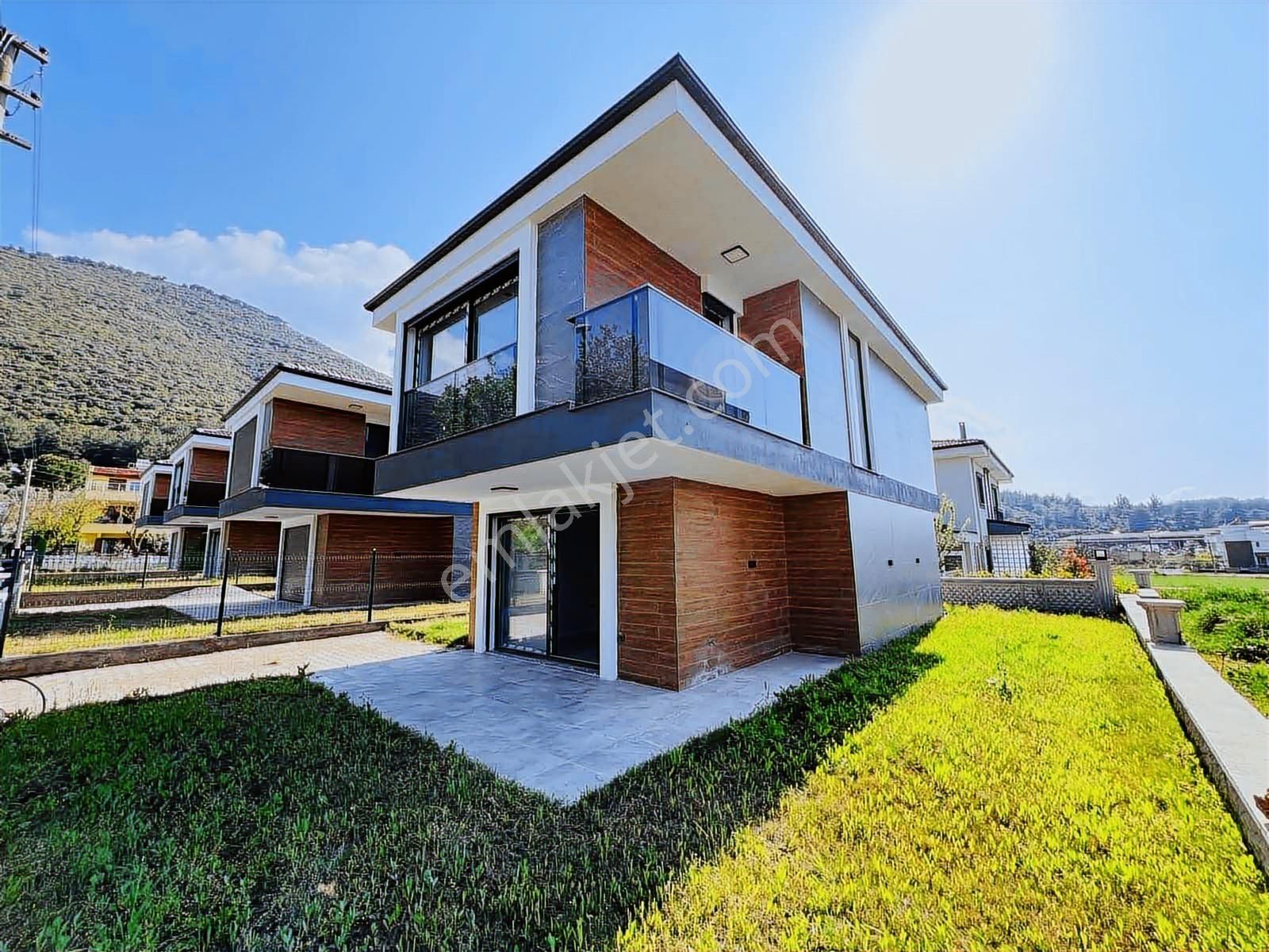 Hazar Gayrimenkulden 310 M2 Arsalı Güzelçamlıda 3+1 Villa