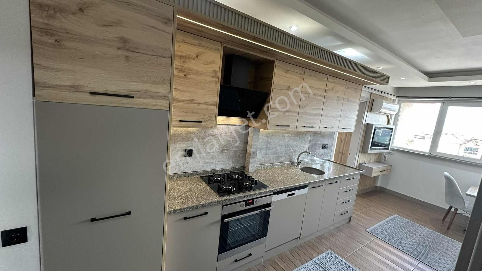 Ulus Ana Yol Üzeri Ara Kat Asansörlü Geniş Balkonlu 1+1 Apart ! - Görsel 4