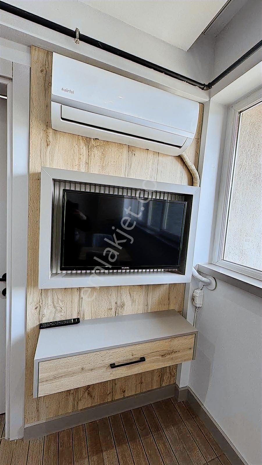 Ulus Ana Yol Üzeri Ara Kat Asansörlü Geniş Balkonlu 1+1 Apart ! - Görsel 9