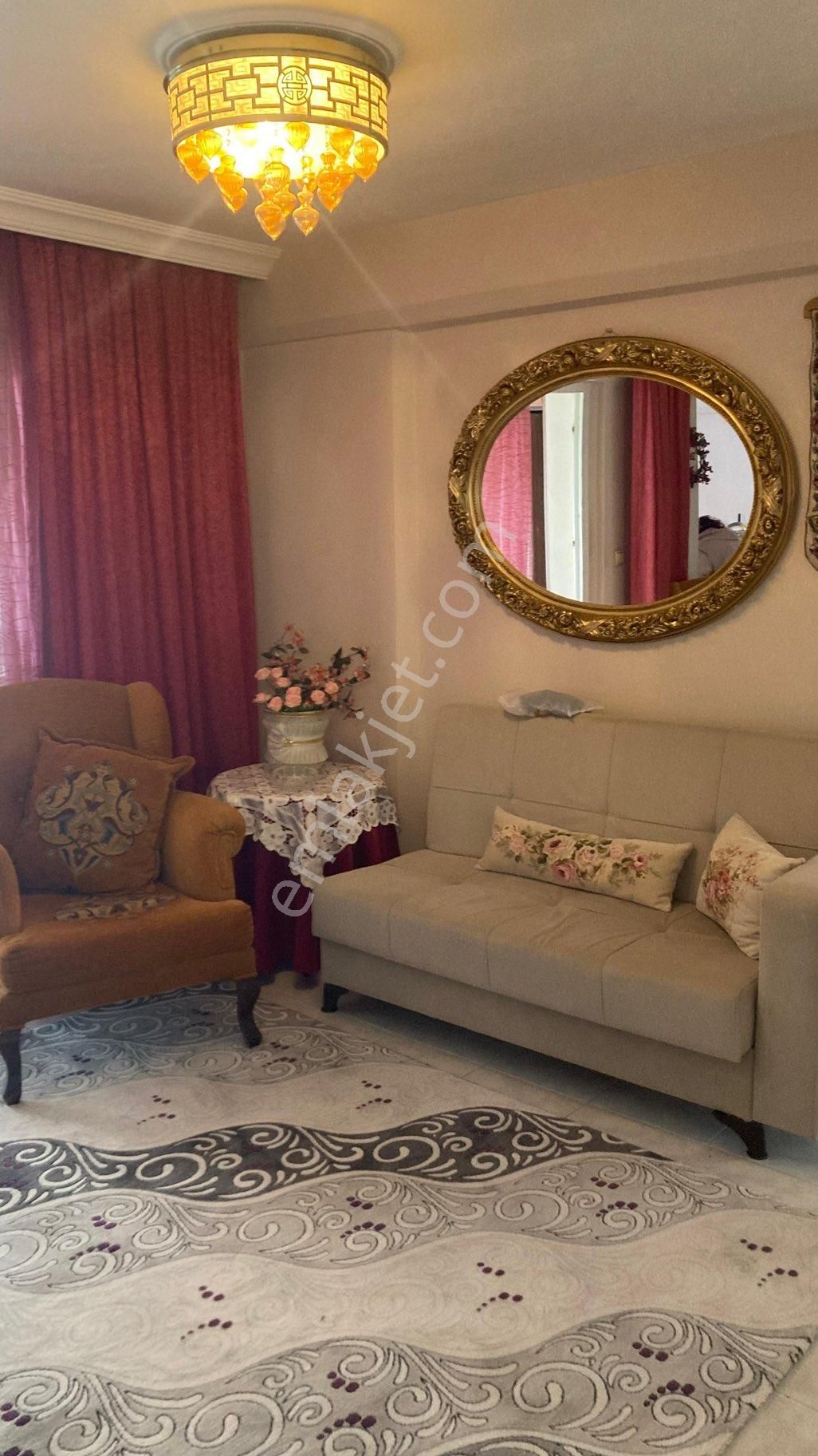 Bergama Bahçelievler’de Jeotermalli, Full Tadilatlı 3+1 Ara Kat Daire!