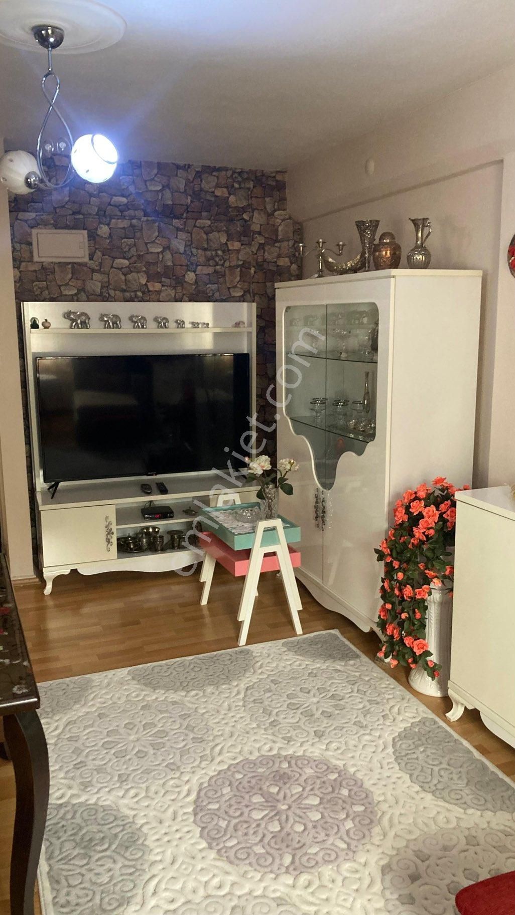 Bergama Bahçelievler’de Jeotermalli, Full Tadilatlı 3+1 Ara Kat Daire! - Görsel 13