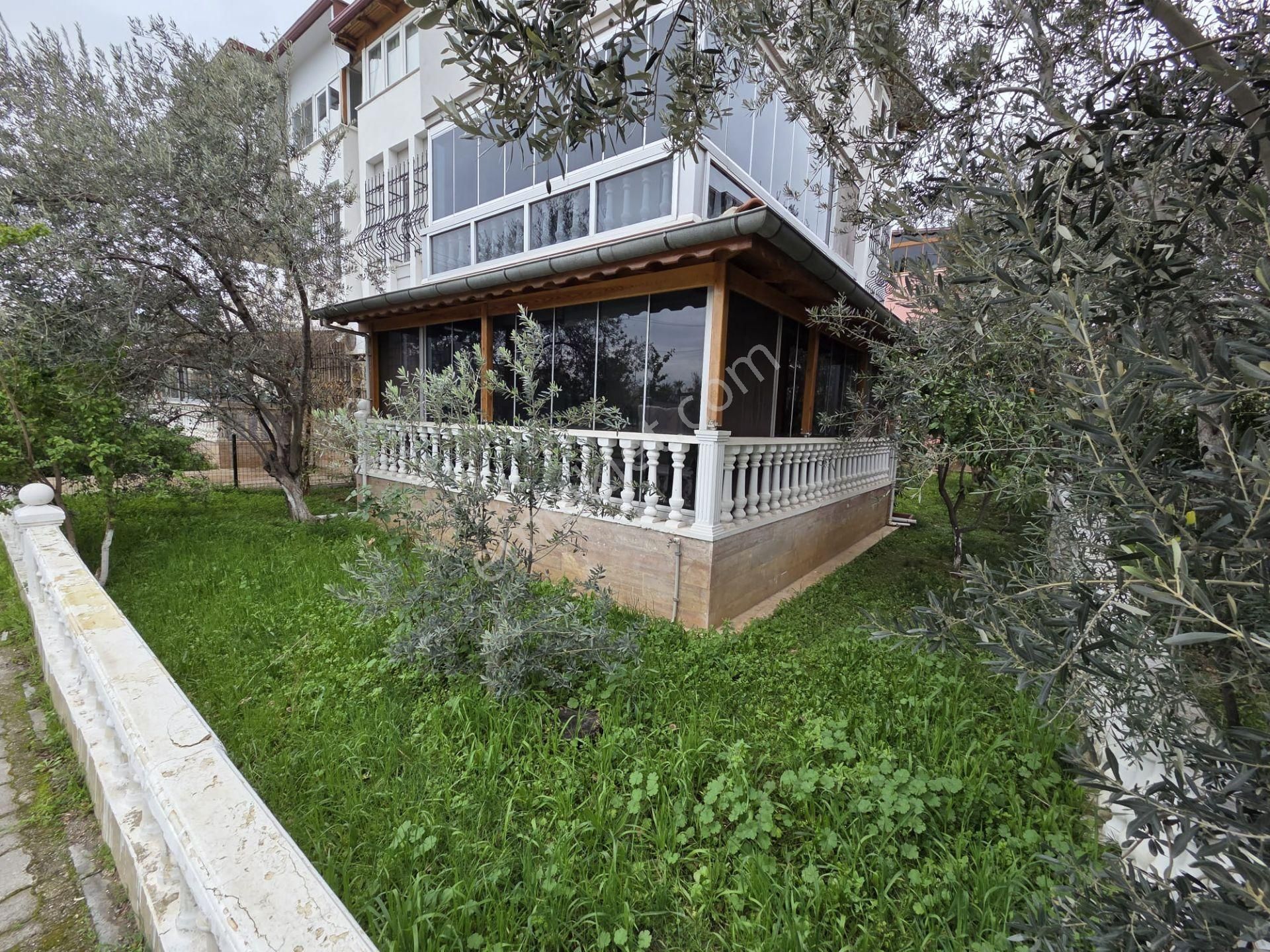 İlkbahar Dan Altınoluk Merkez De Denize Çok Yakın Teraslı Bahçeli Villa - Görsel 11