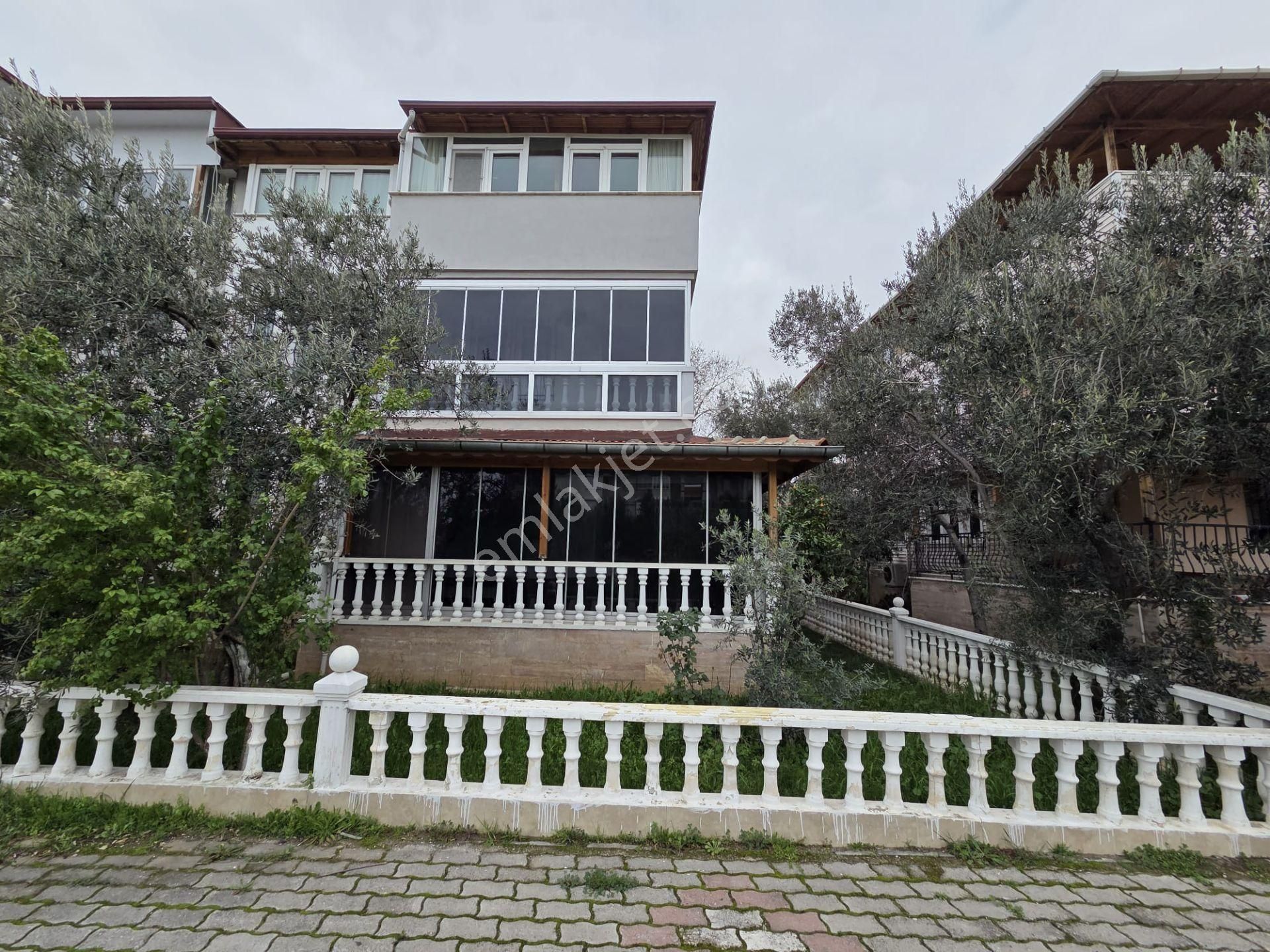 İlkbahar Dan Altınoluk Merkez De Denize Çok Yakın Teraslı Bahçeli Villa - Görsel 8