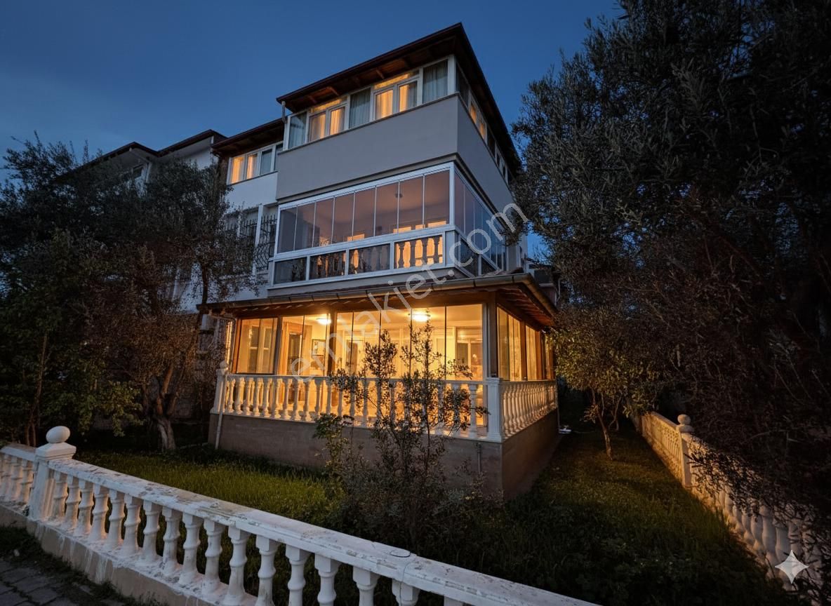 İlkbahar Dan Altınoluk Merkez De Denize Çok Yakın Teraslı Bahçeli Villa - Görsel 2