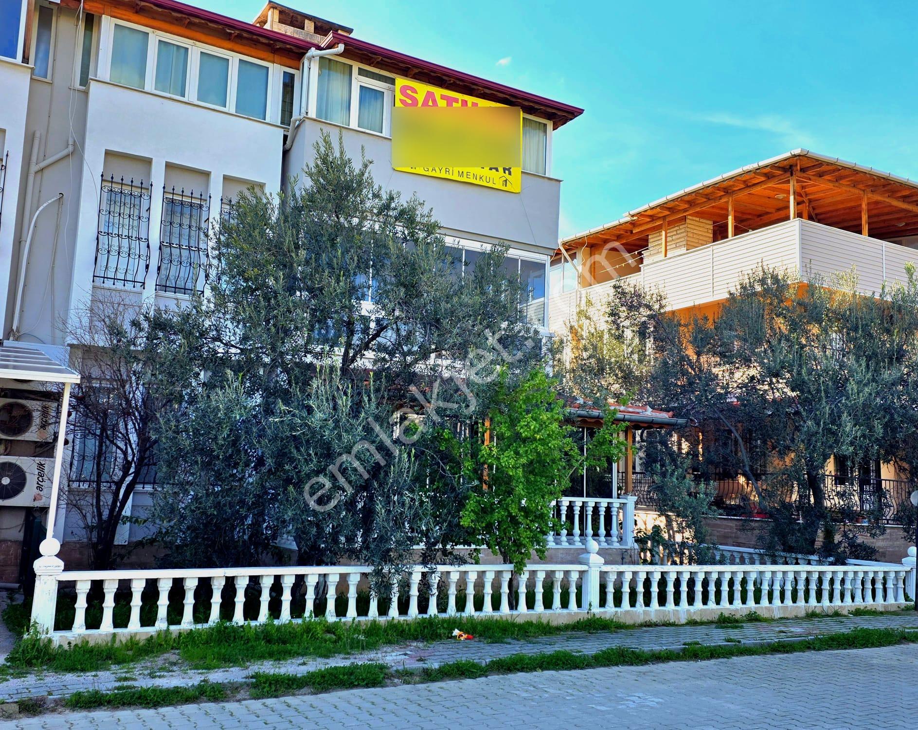 İlkbahar Dan Altınoluk Merkez De Denize Çok Yakın Teraslı Bahçeli Villa - Görsel 2
