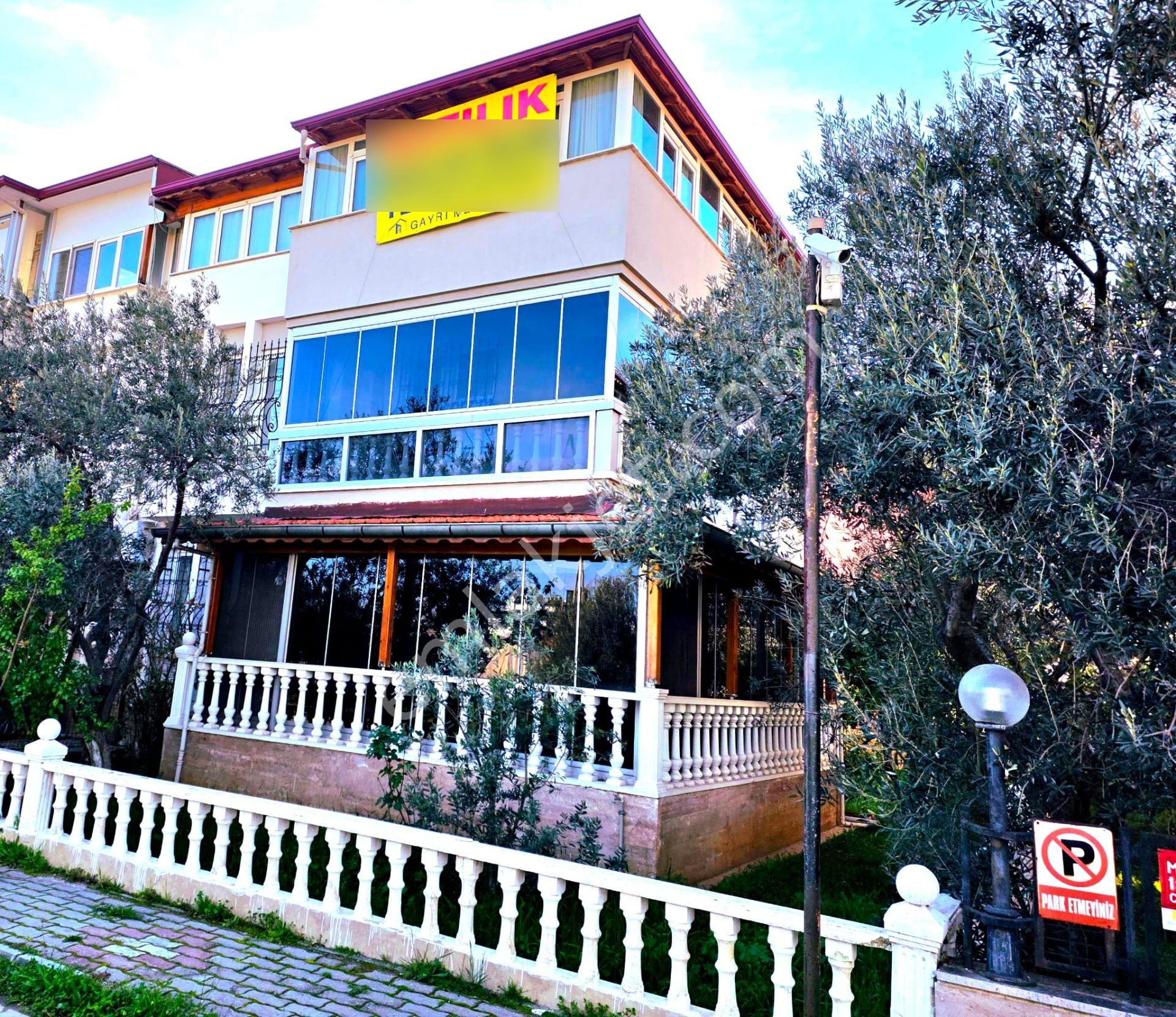 İlkbahar Dan Altınoluk Merkez De Denize Çok Yakın Teraslı Bahçeli Villa