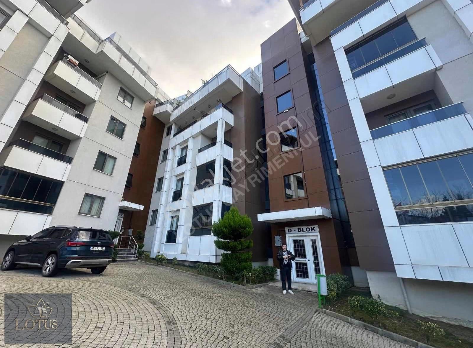 Bağçeşmede Arakat 3+1 165m2 Deniz Şehir Manzaralı Sitede Satılık - Görsel 23