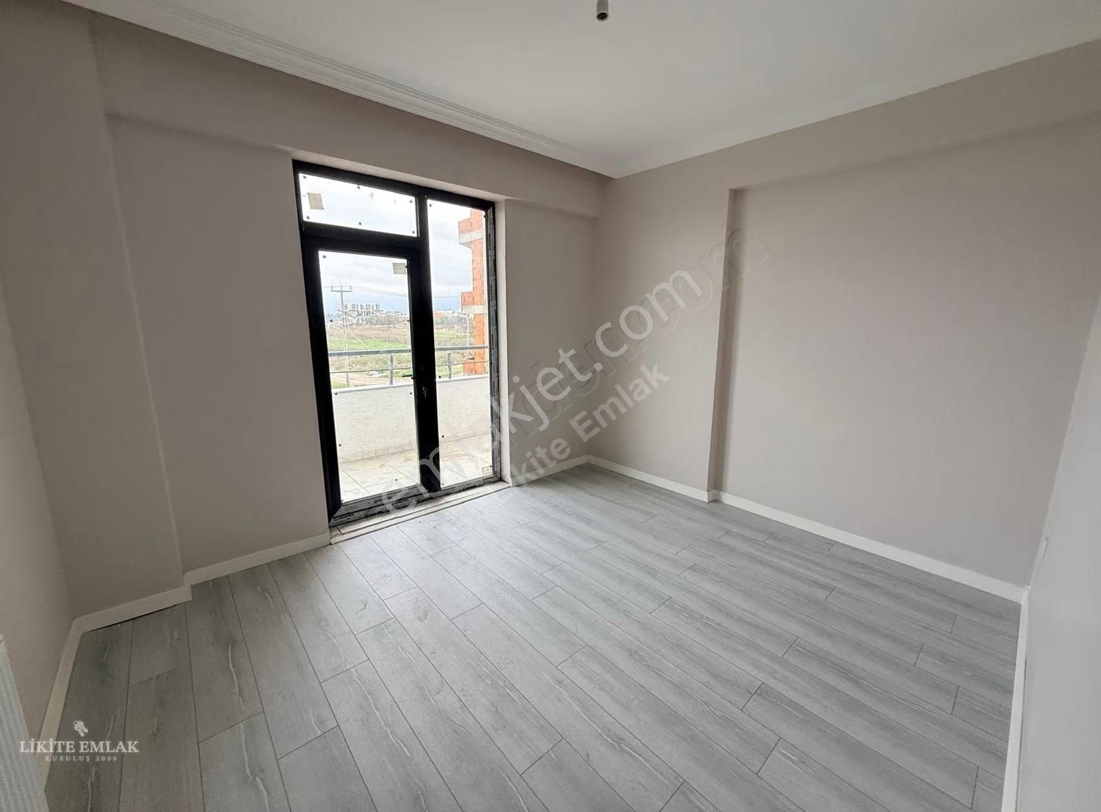 Likite Emlak'tan Cumhuriyetde Kiralık 2+1 Yeni Daire - Görsel 5
