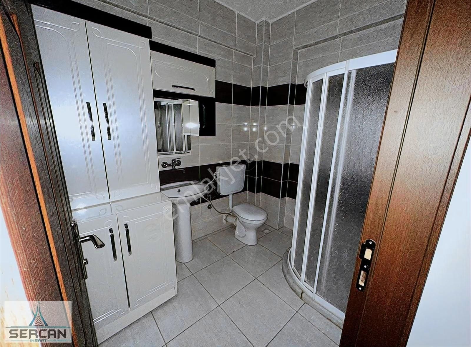 Akabe Siteleri Panjurlu Cambalkonlu 2+1 Bakımlı Daire - Görsel 11