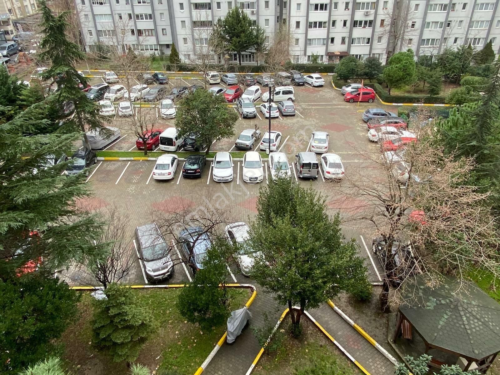 Beylikdüzü Esenyurt Cumhuriyet Mahallesinde 3+1 Satılık Site İçi