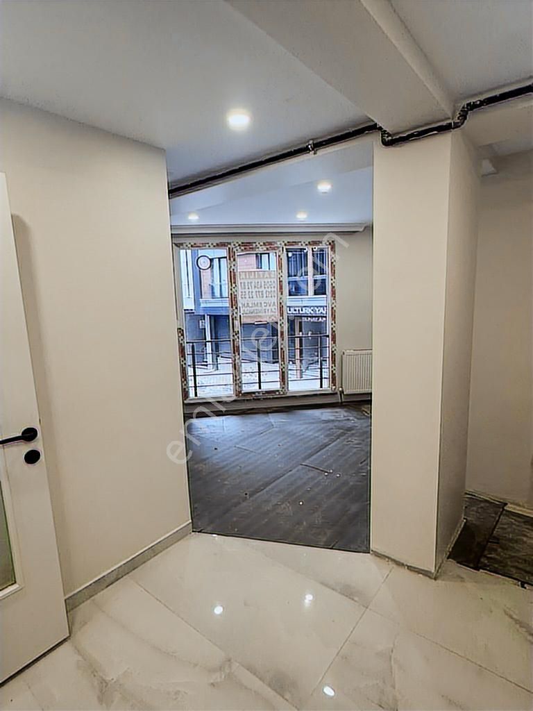 Metrobüse 2 Dakika Mesafede, Açık Mutfaklı 2+1 Satılık Daire - Görsel 12