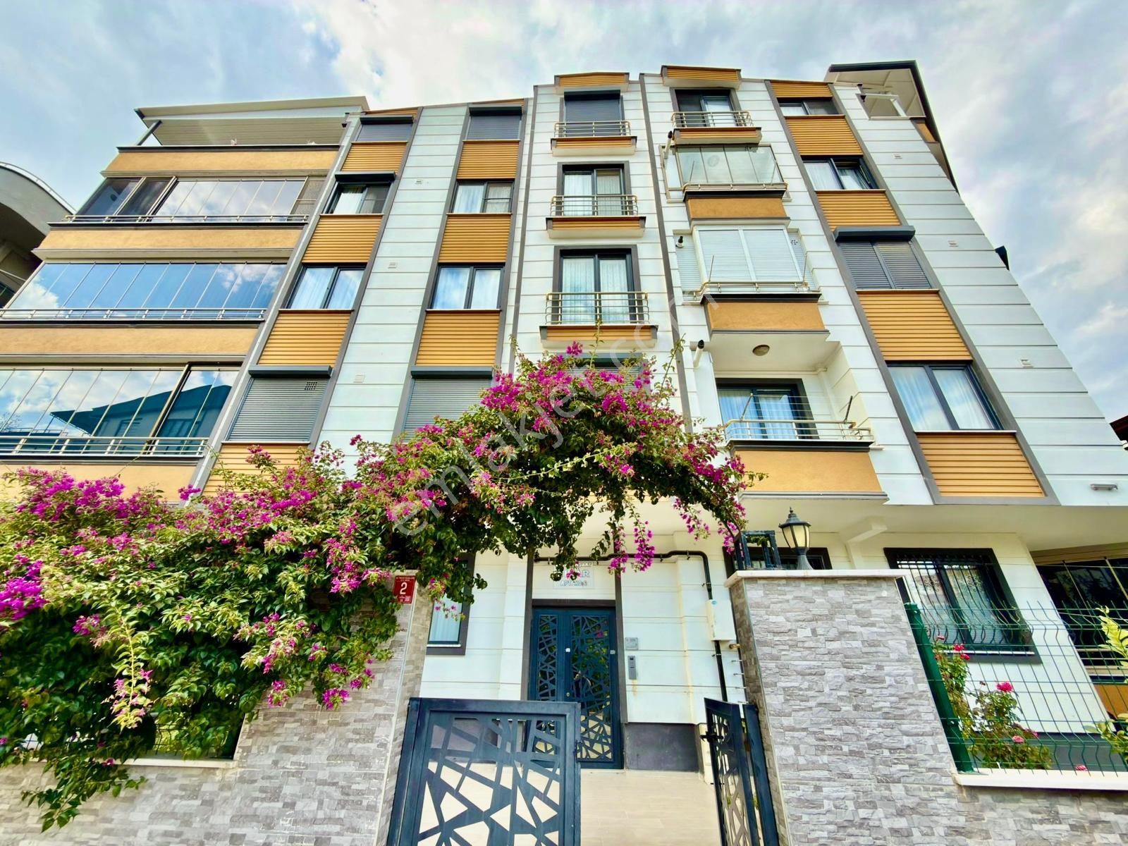 ꧁ay Emlaktan꧂altınkum'da Müstakil Tadında Kombili Denize Yakın Satılık 2+1 Sıfır Daire