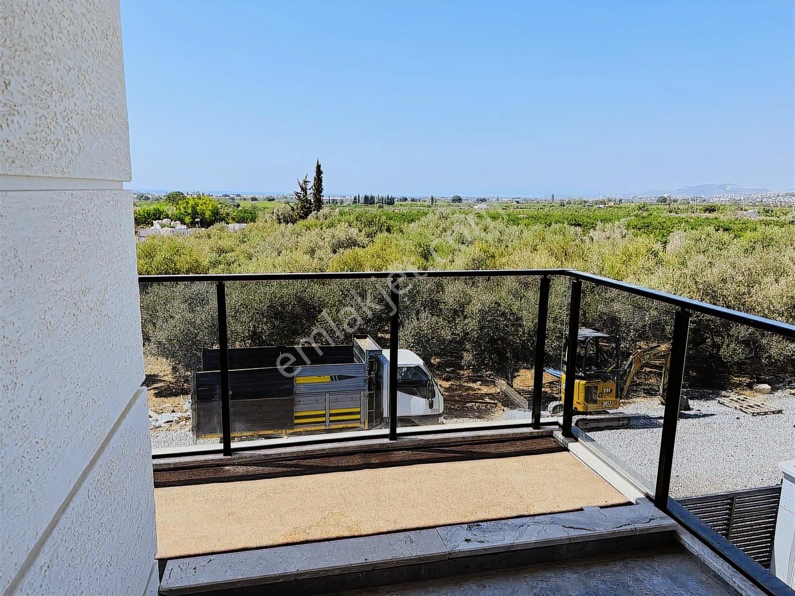 Kuşadası Davutlar'da Şömineli Müstakil Havuzlu 3+1 Sıfır Villa - Görsel 8