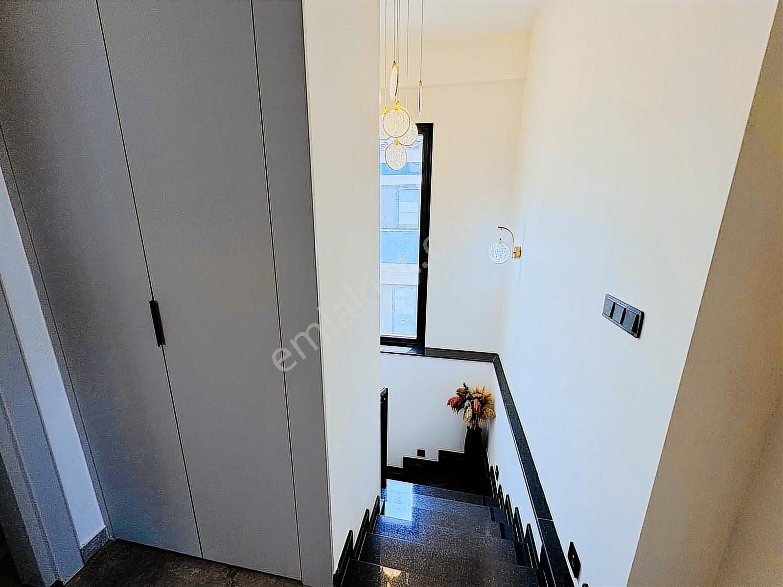 Kuşadası Davutlar'da Şömineli Müstakil Havuzlu 3+1 Sıfır Villa - Görsel 19