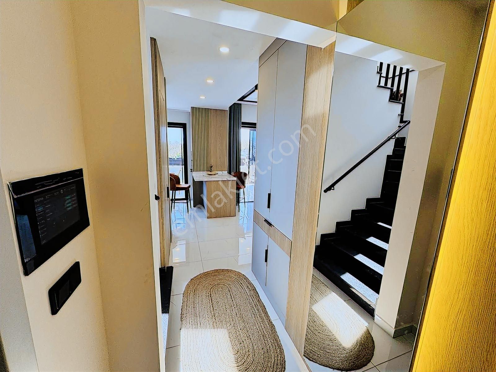 Kuşadası Davutlar'da Şömineli Müstakil Havuzlu 3+1 Sıfır Villa - Görsel 7