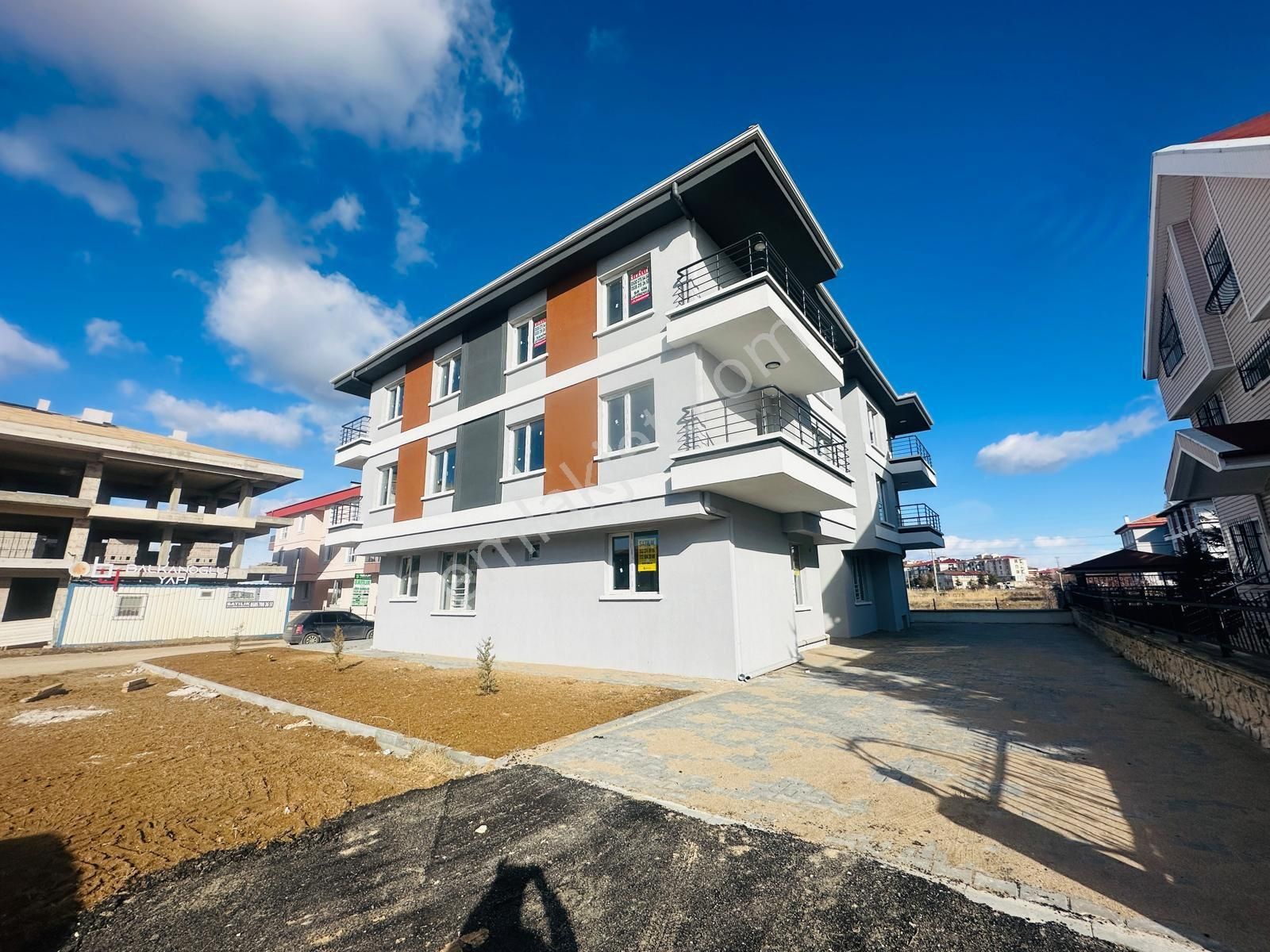 Sahibinden Esenboğada Anayola-ybü Yakını 1+1 Yüksek Girişli Ön Cephe Lüx Daire