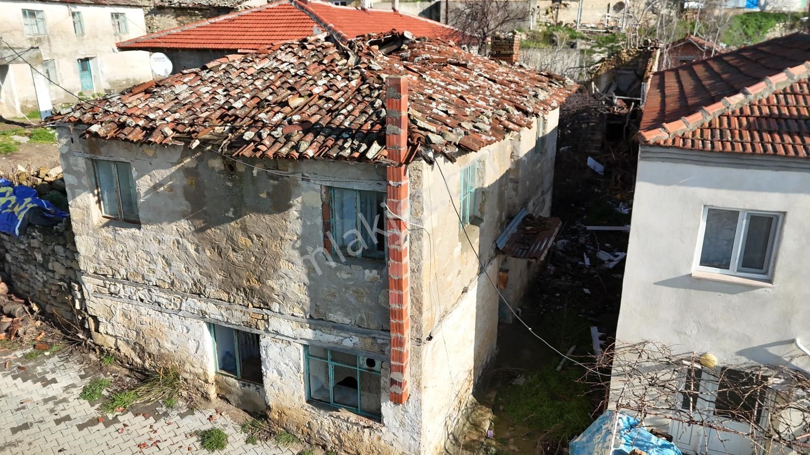 Lapseki Gökköy’de Müstakil İki Katlı Avlulu Kargir Ev - Görsel 3