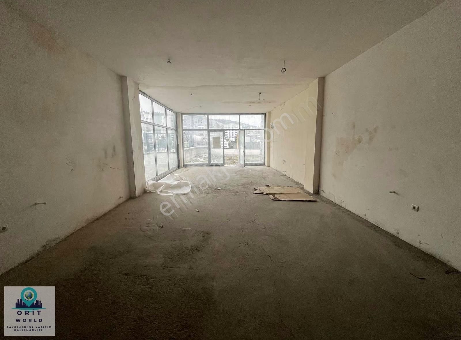 İşlek Caddede Kiralık 5 Bölümden Oluşan Toplam 425m² Dükkan - Görsel 4