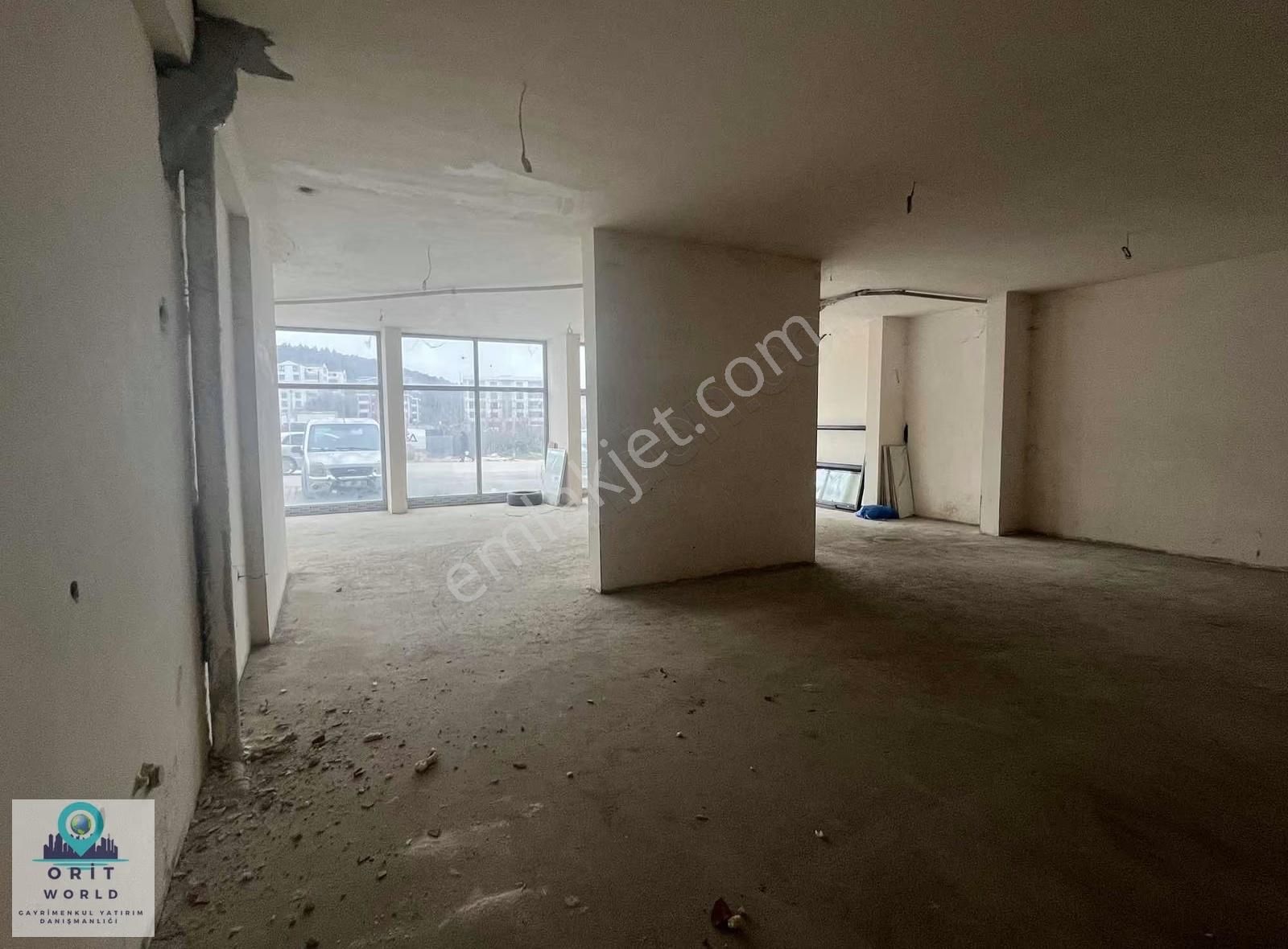 İşlek Caddede Kiralık 5 Bölümden Oluşan Toplam 425m² Dükkan - Görsel 20
