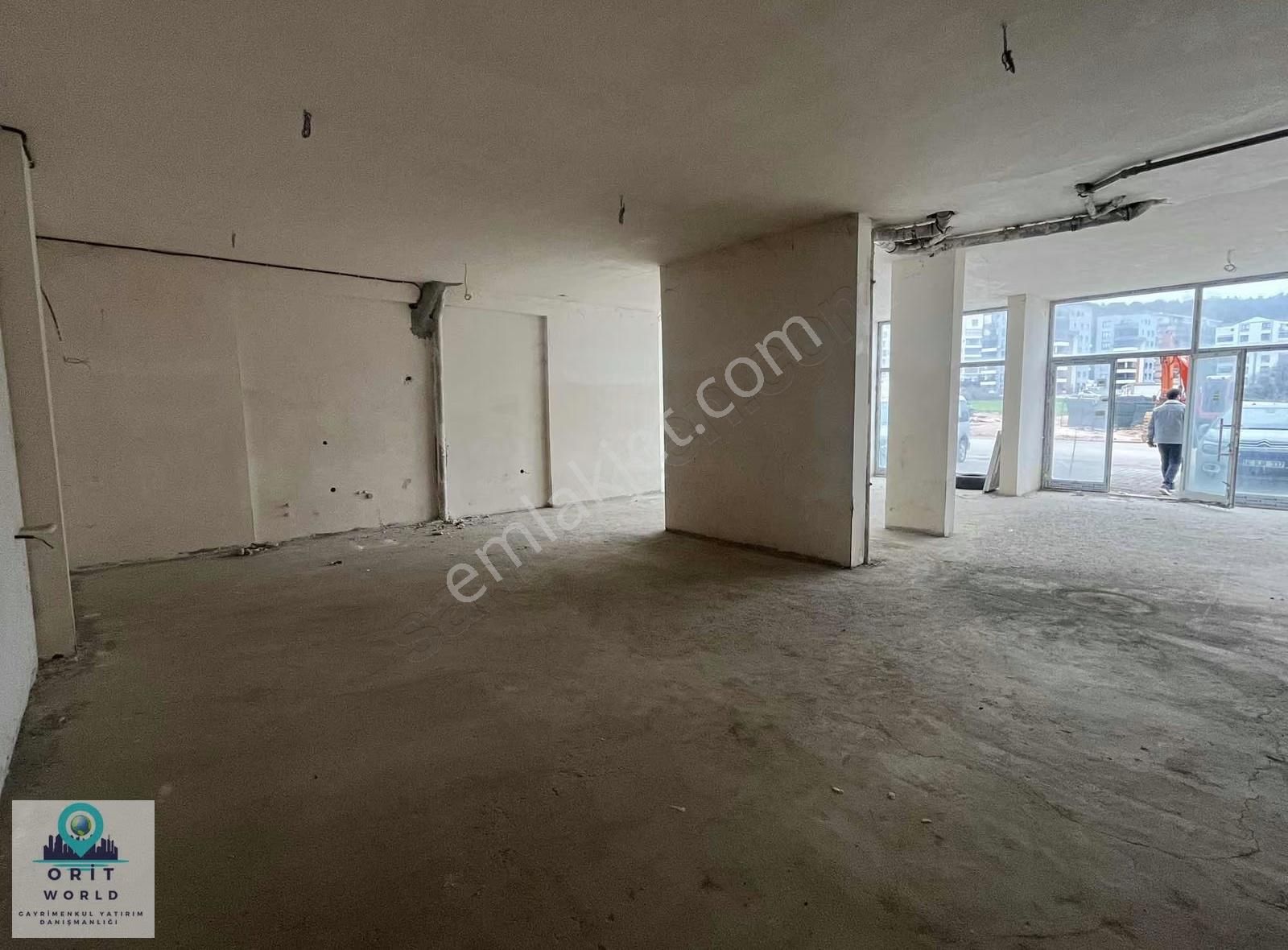 İşlek Caddede Kiralık 5 Bölümden Oluşan Toplam 425m² Dükkan - Görsel 9