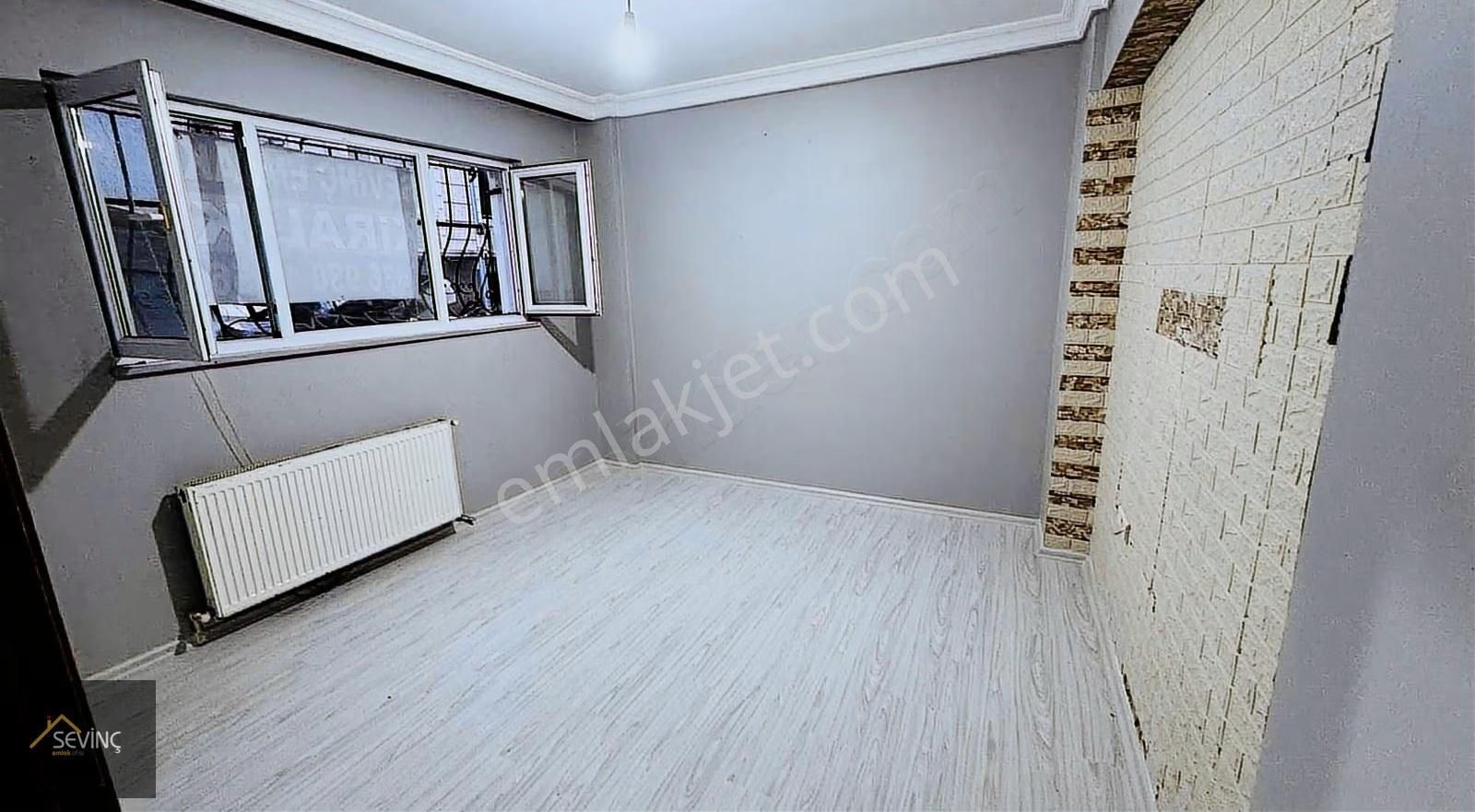 Sevinç Emlak'tan Kiralık 1+1 Daire (cadde Yakını)