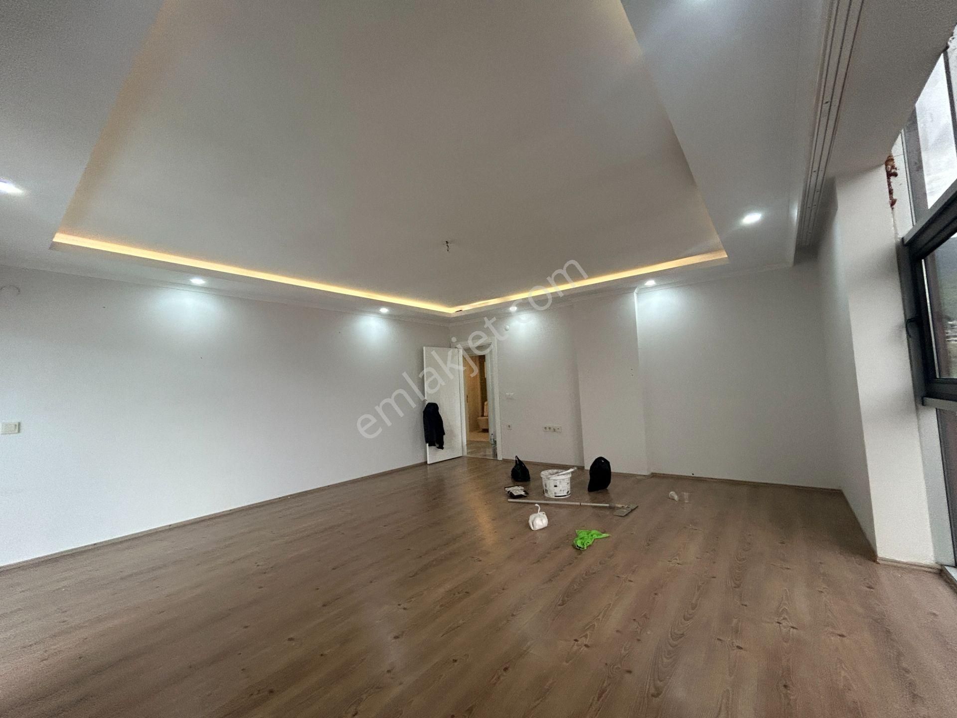 Alanya Çıplaklı'da Kiralık Site İçerisinde 3+1 Boş Daire