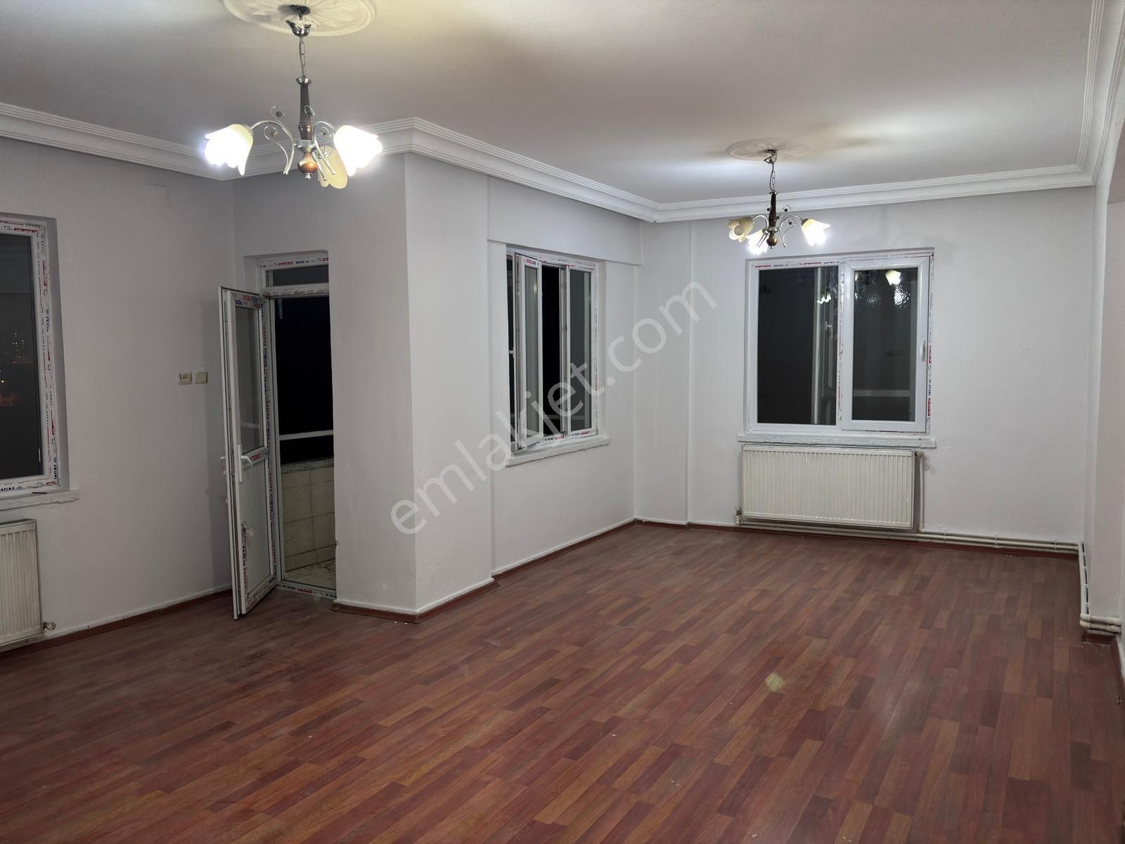 Atakent Sitesi’nde Ferah Ve Kullanışlı 2+1 Daire