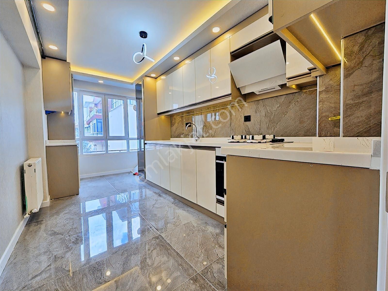 Elvan'da Kürşat Cad. Yanı Katta 3+1 Ultra Lüks Yapılı Daire - Görsel 3