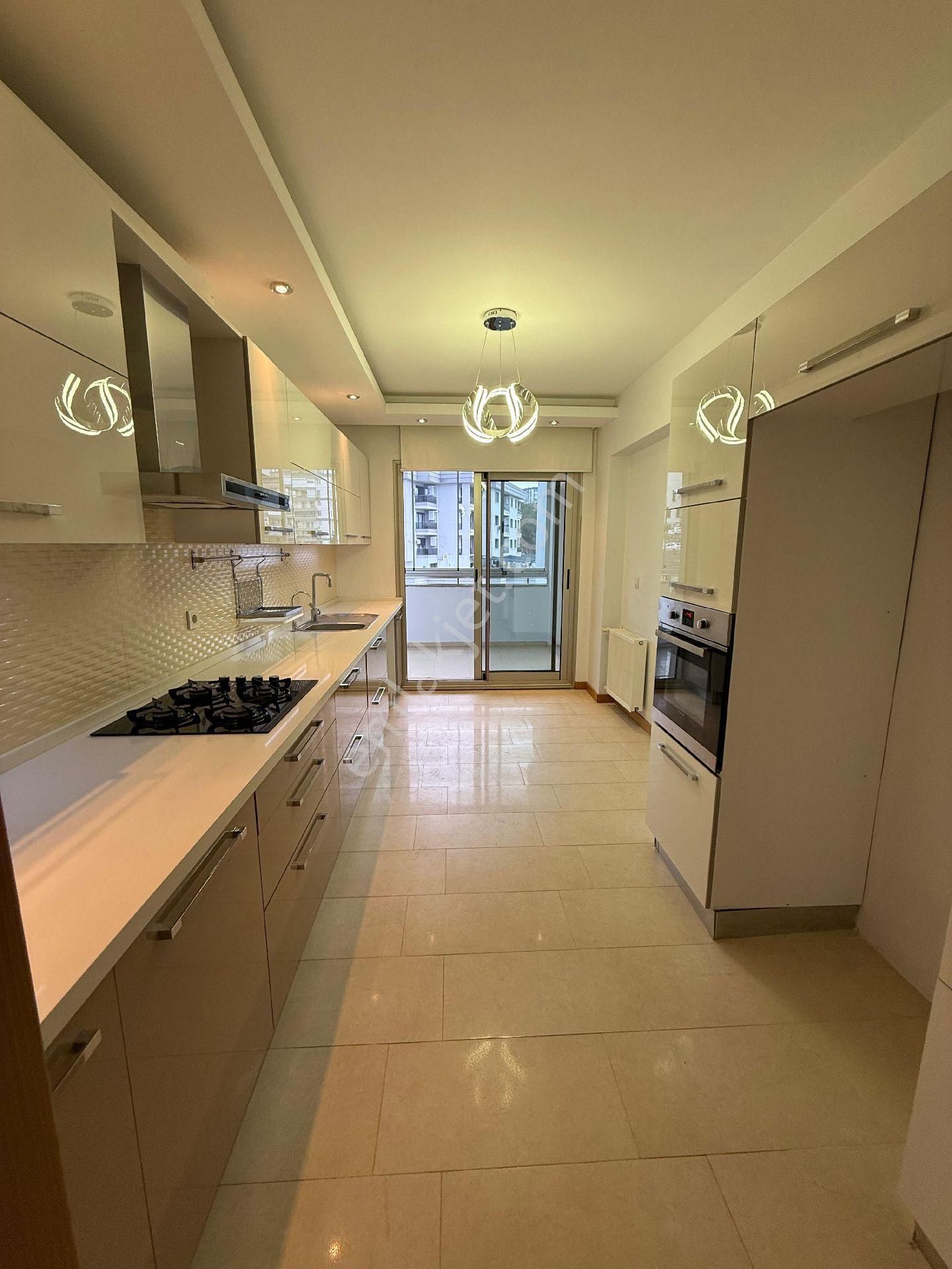 Acil İhtiyactan Satilik 3+1 170 M2