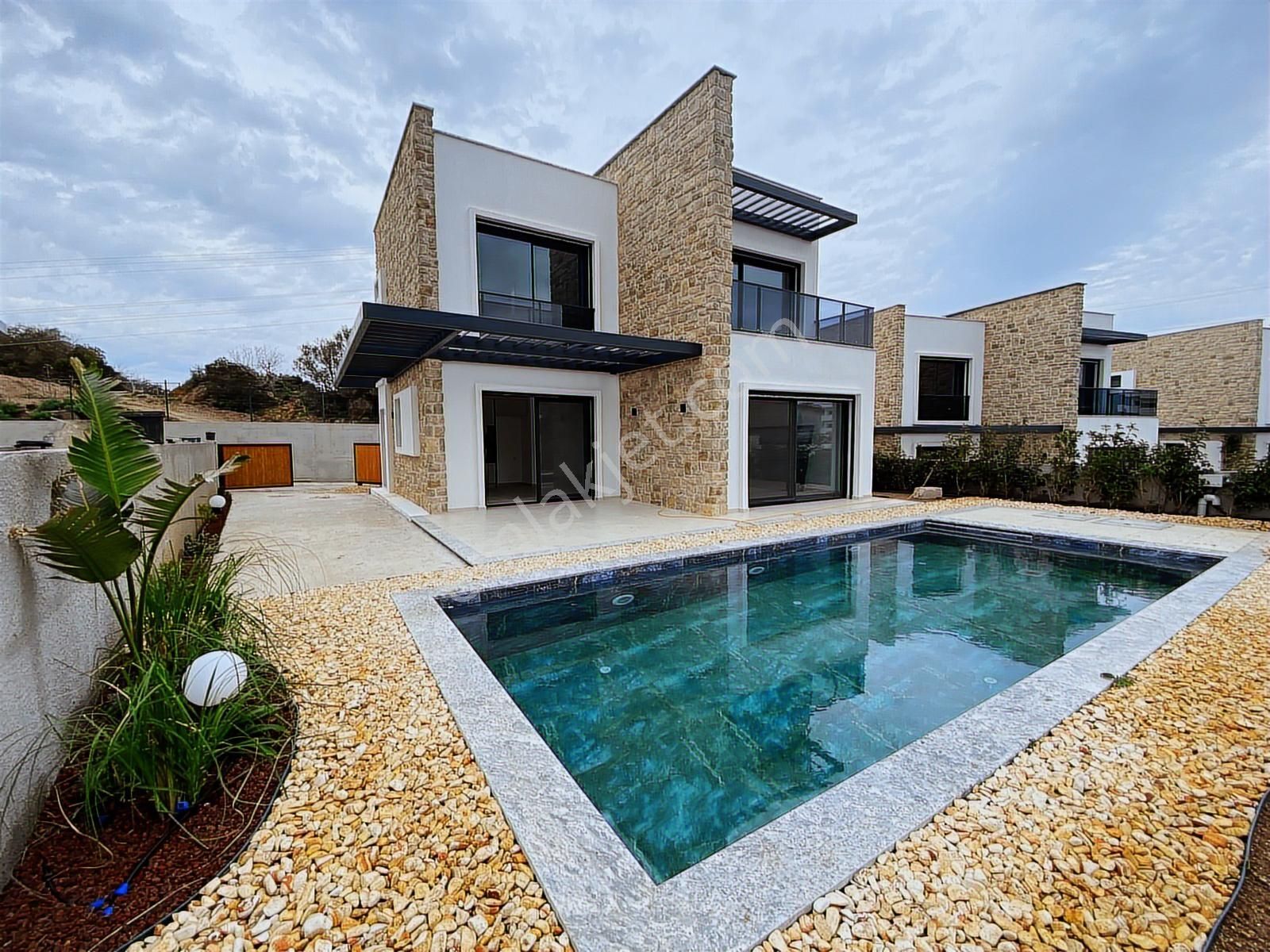 Bodrum Yalıkavak'ta Satılık Özel Havuzlu Tam Müstakil 3+1 Villa