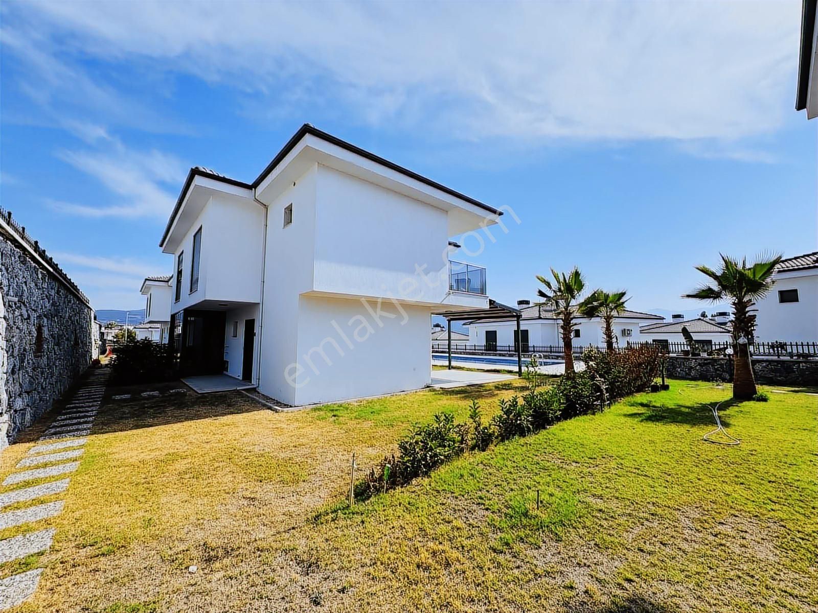 Kuşadası'nda 7/24 Güvenlikli Havuzlu Sitede Satılık 3+1 Villa - Görsel 14