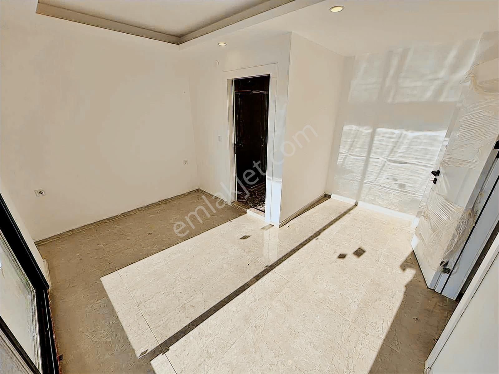 Kuşadası'nda 7/24 Güvenlikli Havuzlu Sitede Satılık 3+1 Villa - Görsel 34