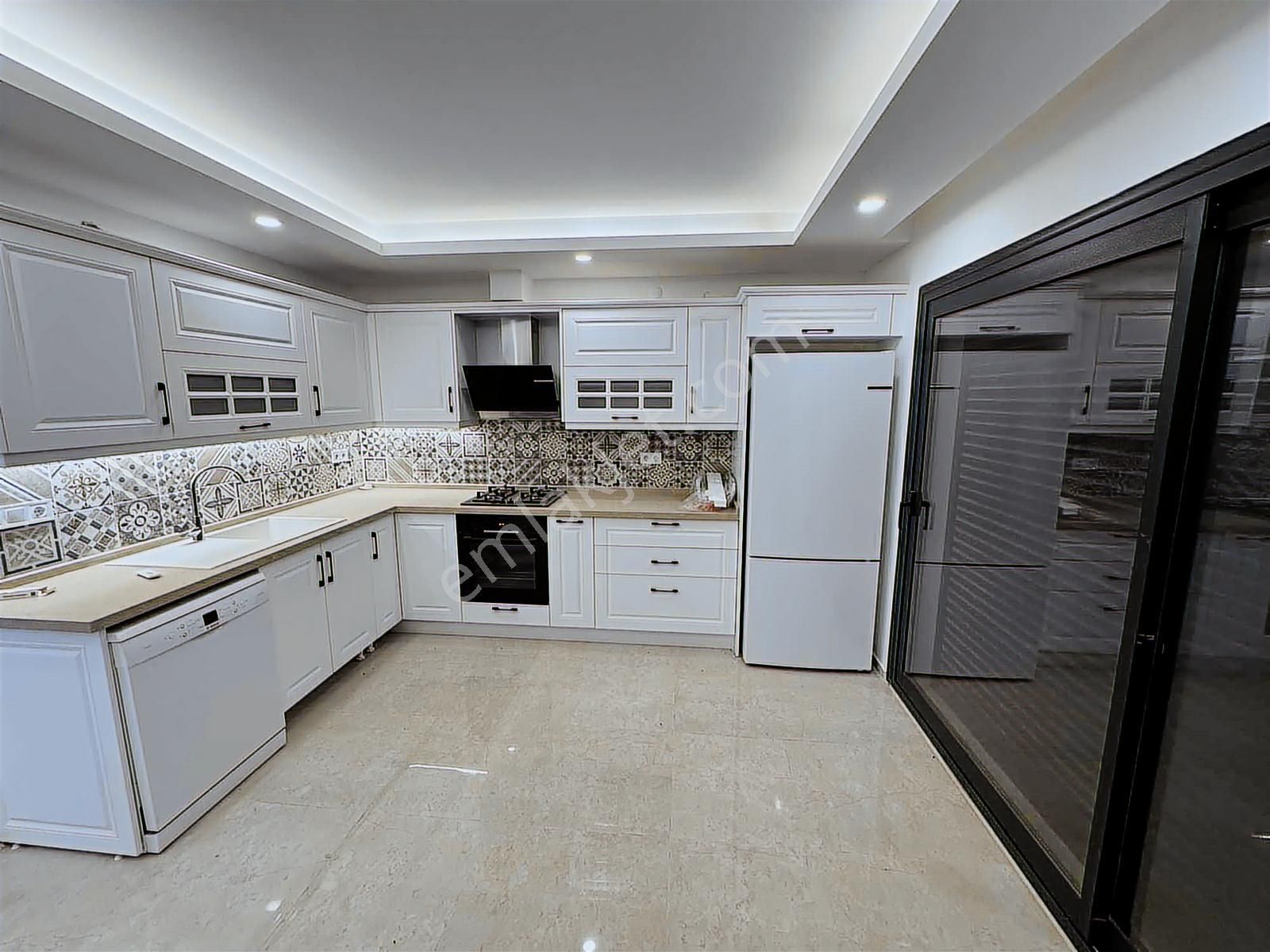 Kuşadası'nda 7/24 Güvenlikli Havuzlu Sitede Satılık 3+1 Villa - Görsel 35