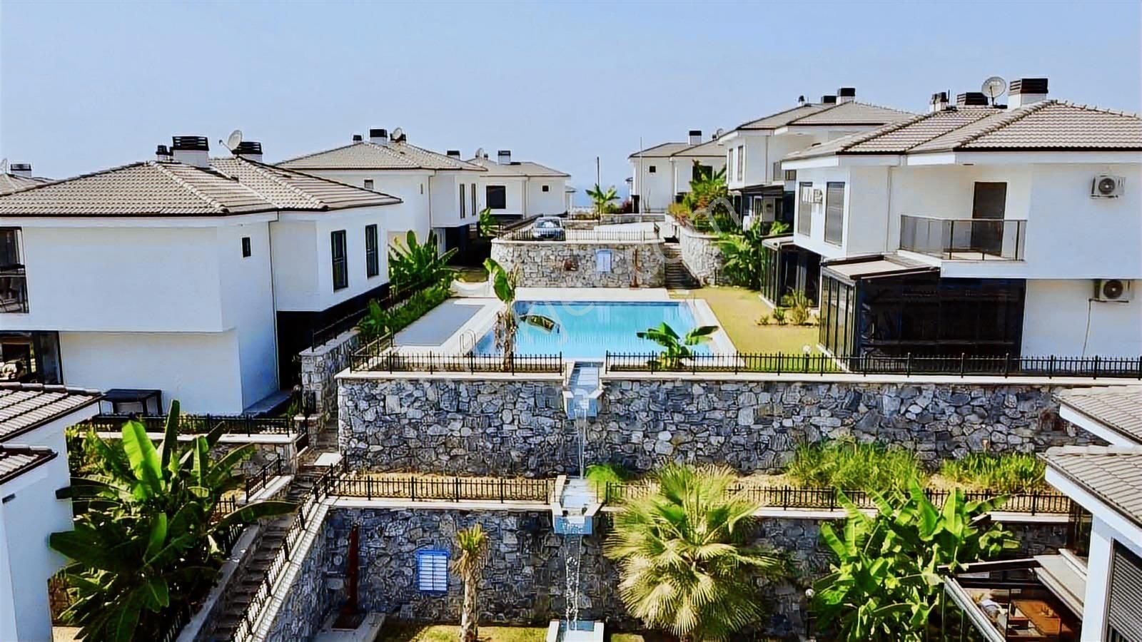 Kuşadası'nda 7/24 Güvenlikli Havuzlu Sitede Satılık 3+1 Villa - Görsel 10