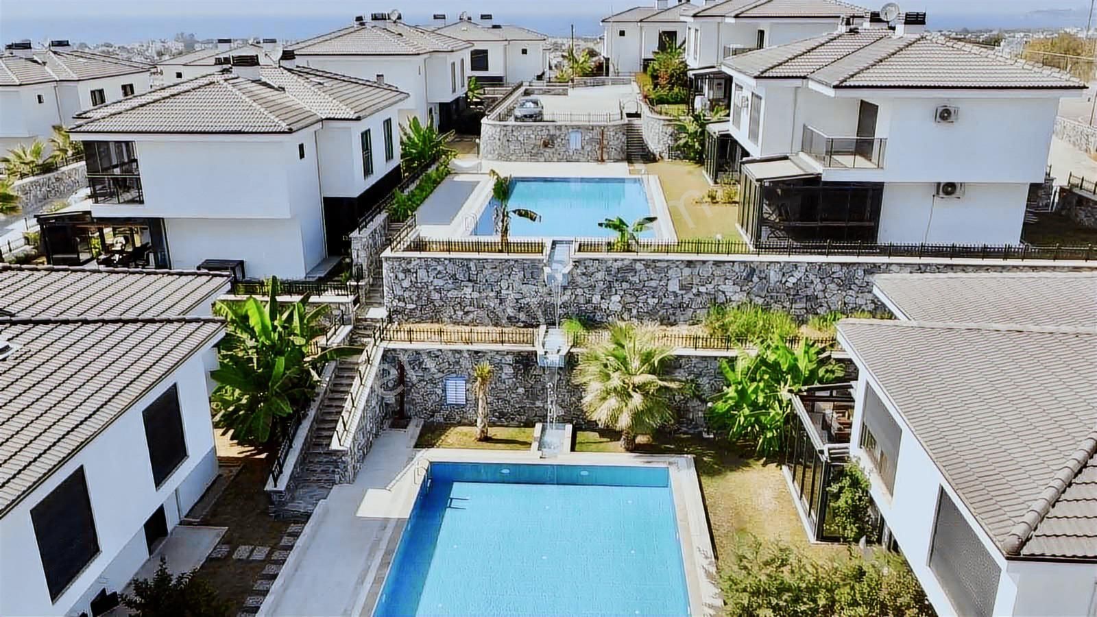 Kuşadası'nda 7/24 Güvenlikli Havuzlu Sitede Satılık 3+1 Villa - Görsel 7