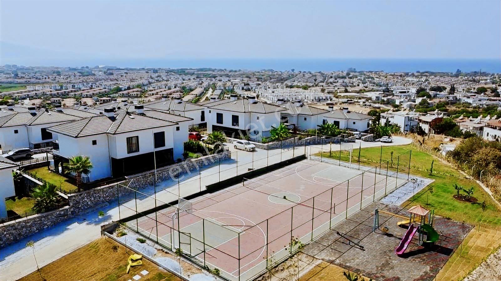 Kuşadası'nda 7/24 Güvenlikli Havuzlu Sitede Satılık 3+1 Villa - Görsel 9
