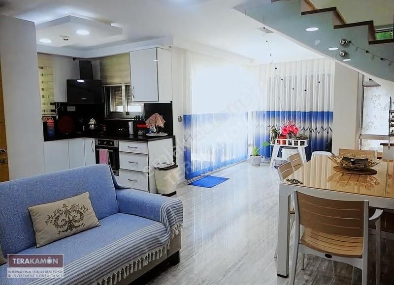 Alaçatı Çamlık Yol Havuzlu Geniş Bahçeli 4+2 Tripleks Villa - Görsel 10