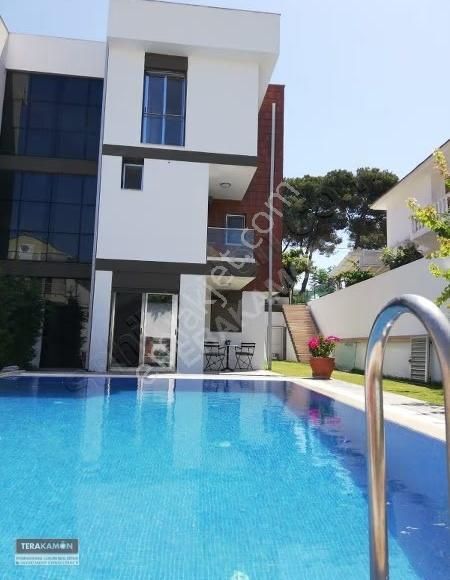 Alaçatı Çamlık Yol Havuzlu Geniş Bahçeli 4+2 Tripleks Villa - Görsel 16