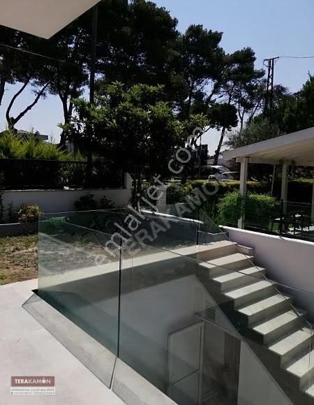 Alaçatı Çamlık Yol Havuzlu Geniş Bahçeli 4+2 Tripleks Villa - Görsel 14