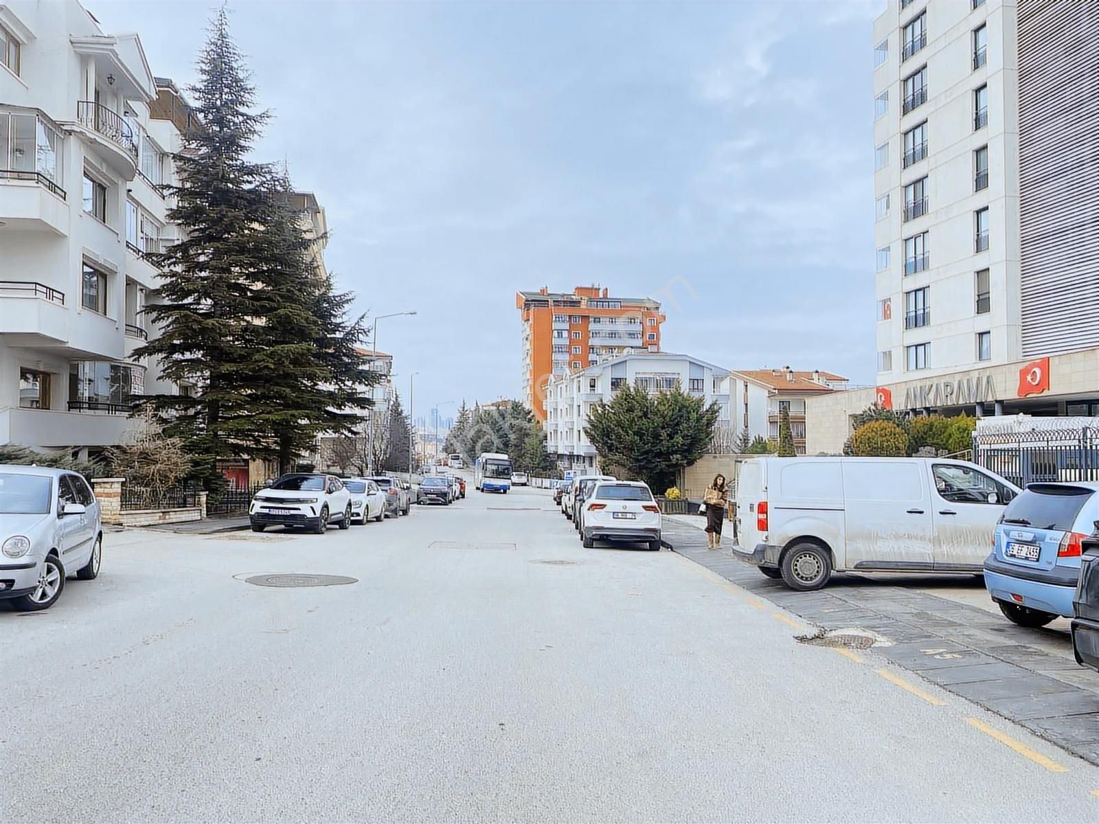 Kırkkonaklar Çagdaş Yakını Katta Tek 4+1 200 M2 Fırsat Daire - Görsel 2