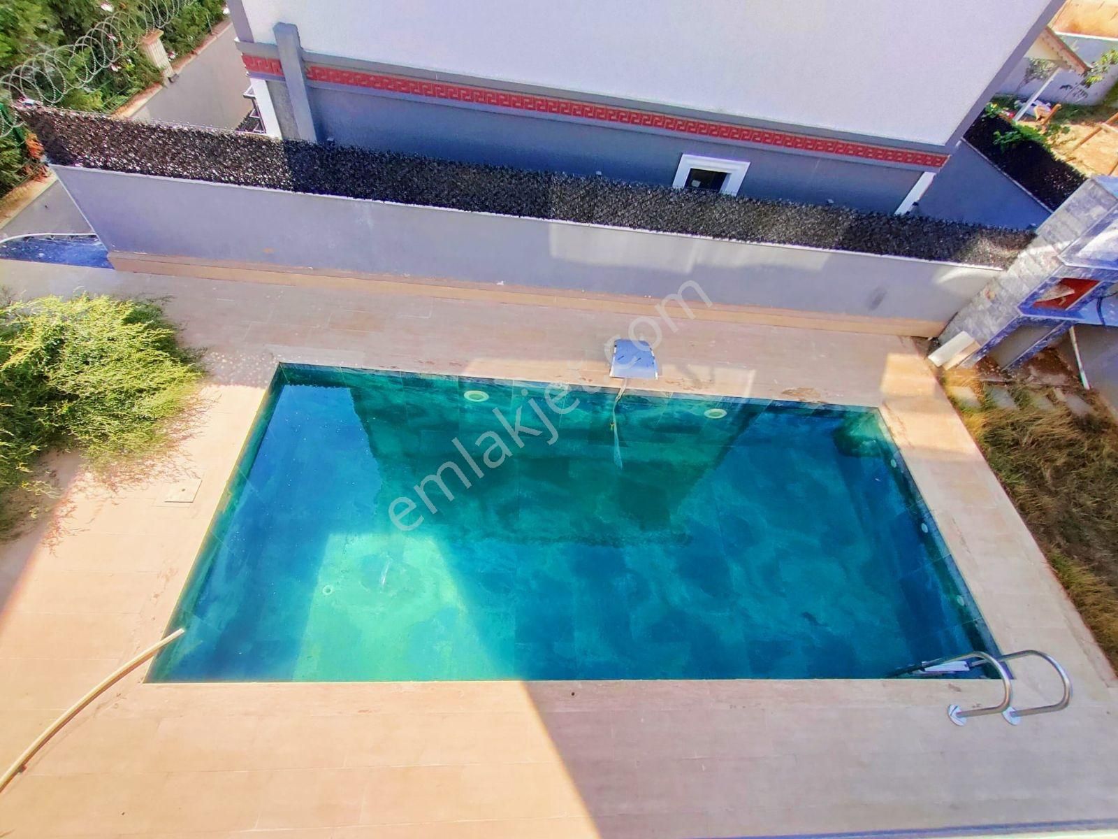Kartallar'dan Yeniçiftlik Tam Merkezde Havuzlu Müstakil Villa. - Görsel 35